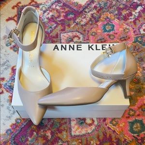 Like New Anne Klein 👠